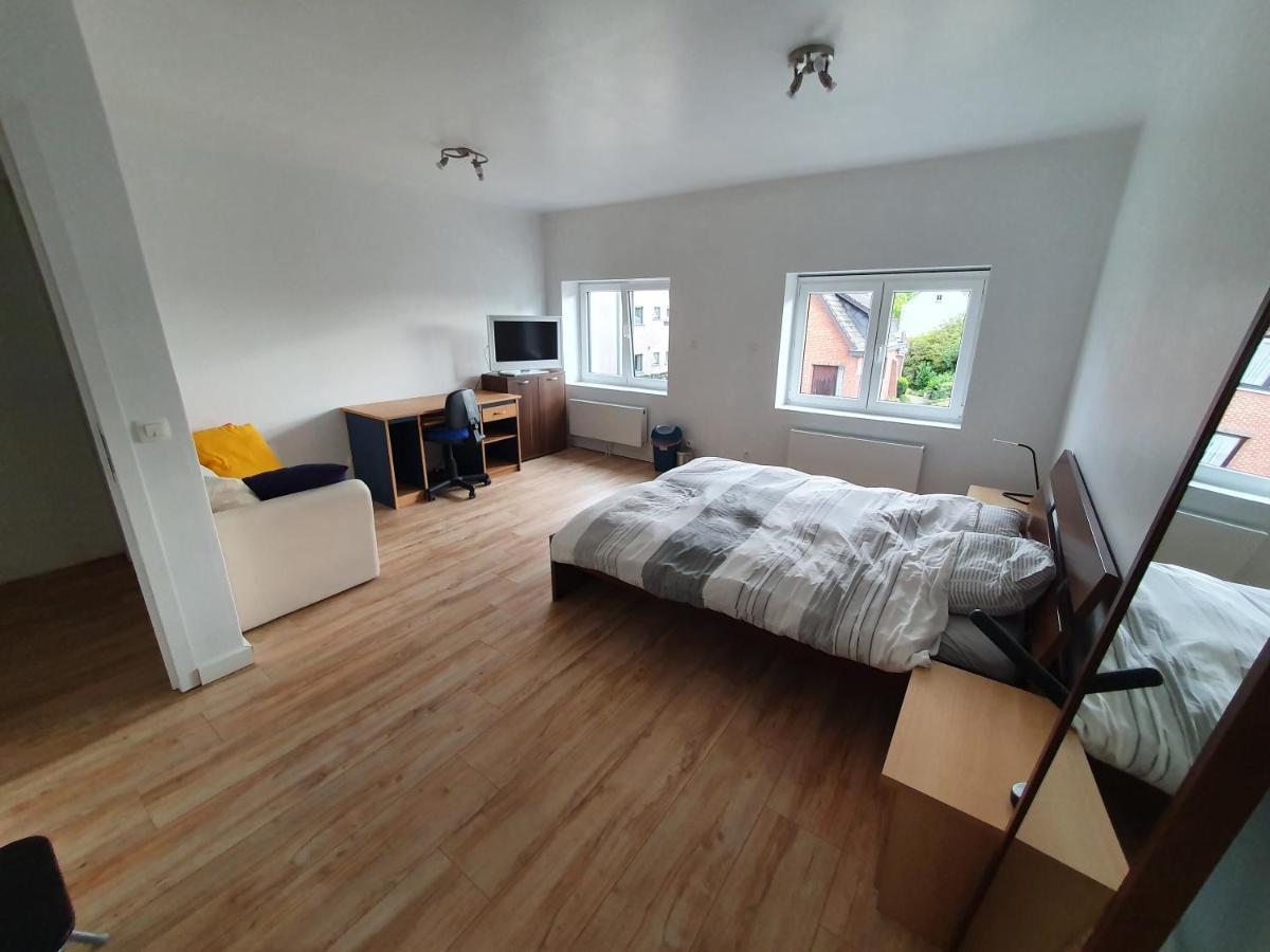 Private Room With Shared Spaces Ranst Exterior foto