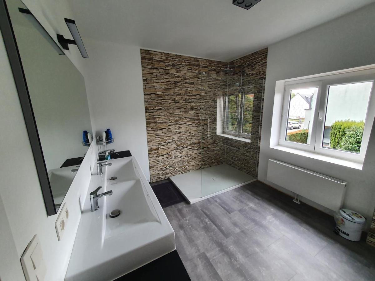 Private Room With Shared Spaces Ranst Exterior foto